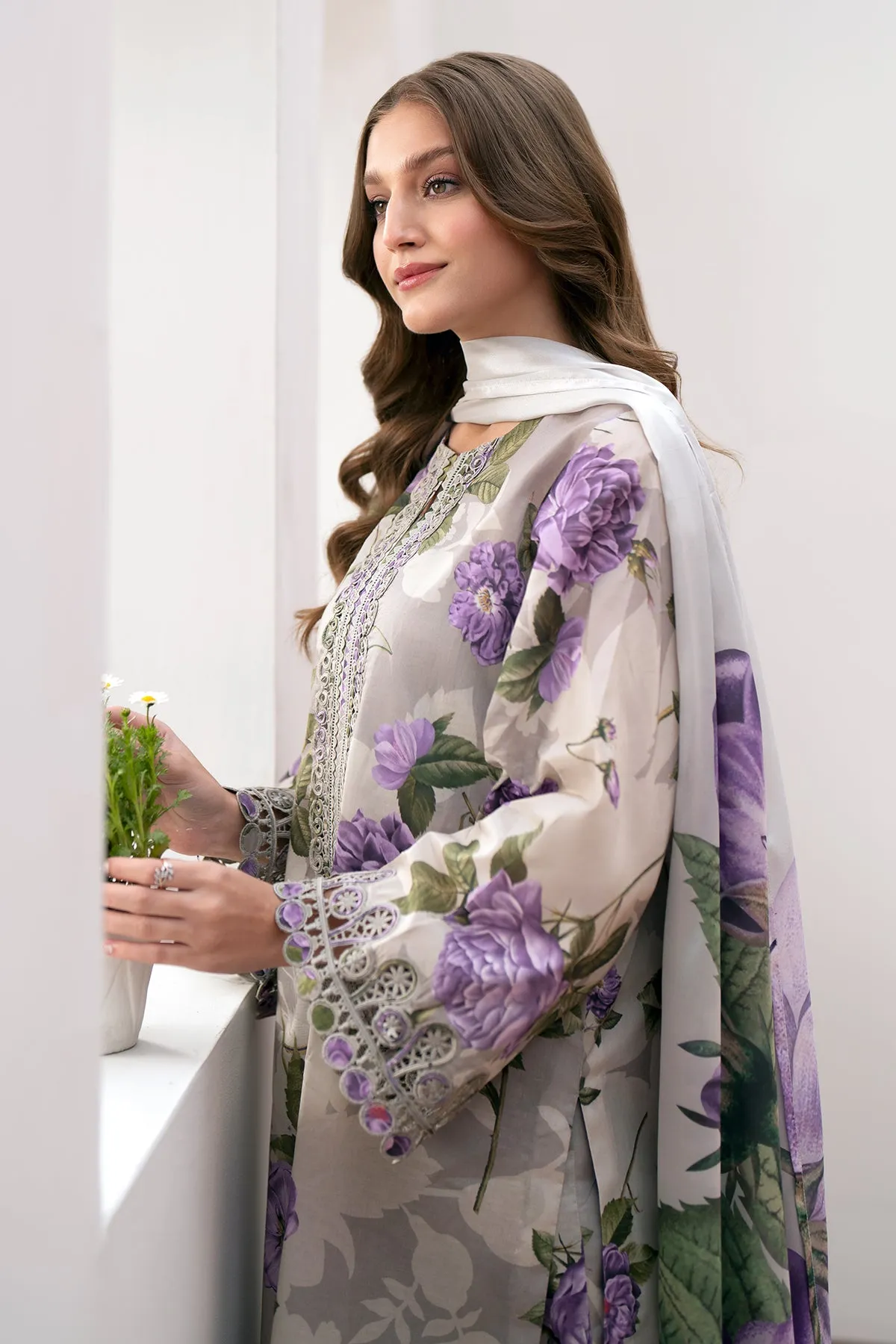 EMBROIDERED LAWN UF-531