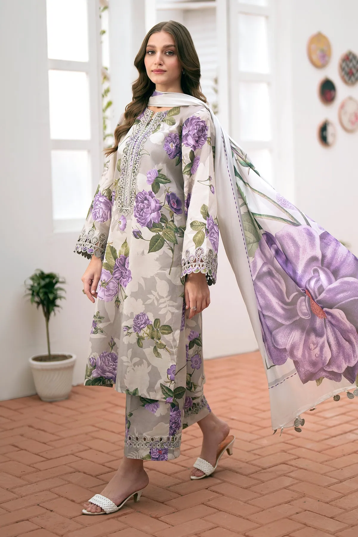 EMBROIDERED LAWN UF-531