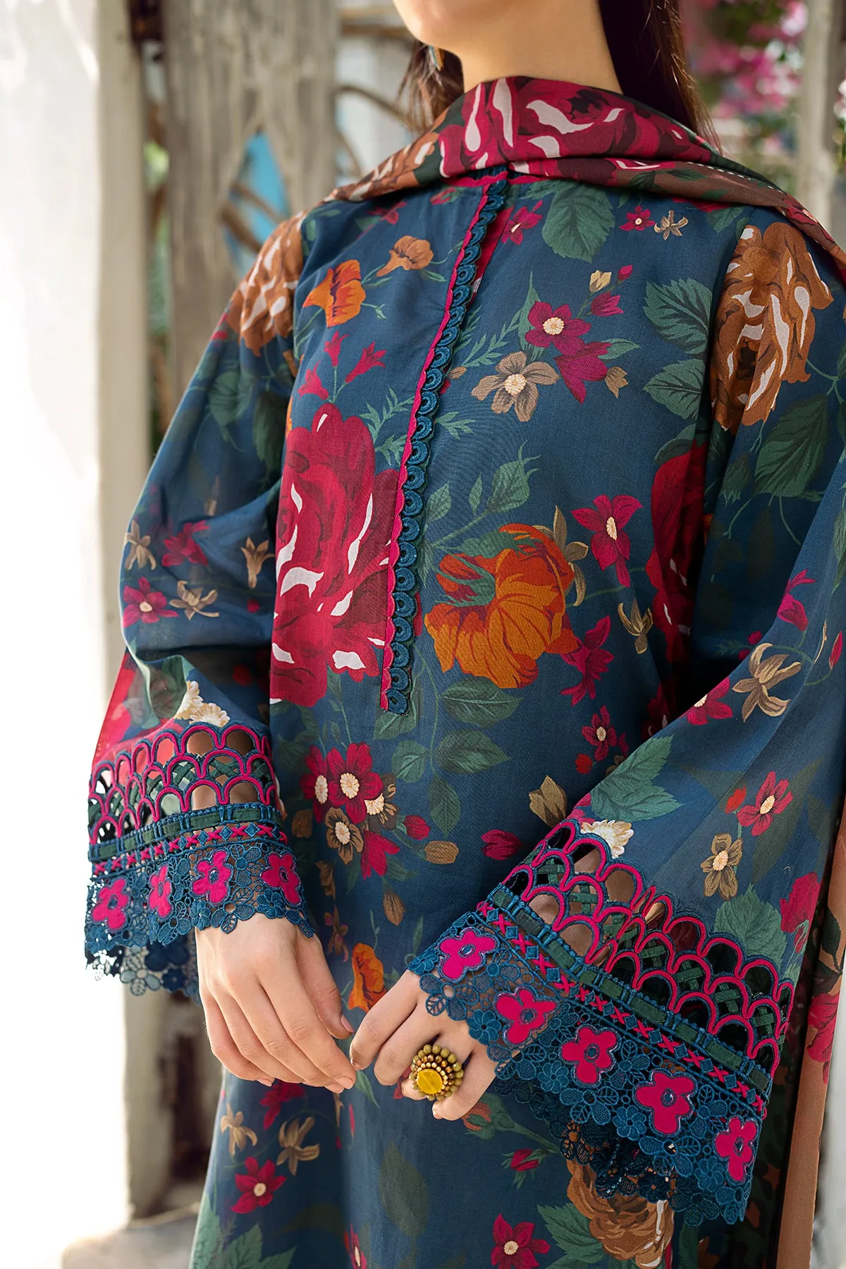 EMBROIDERED PRINTED LAWN UF-548