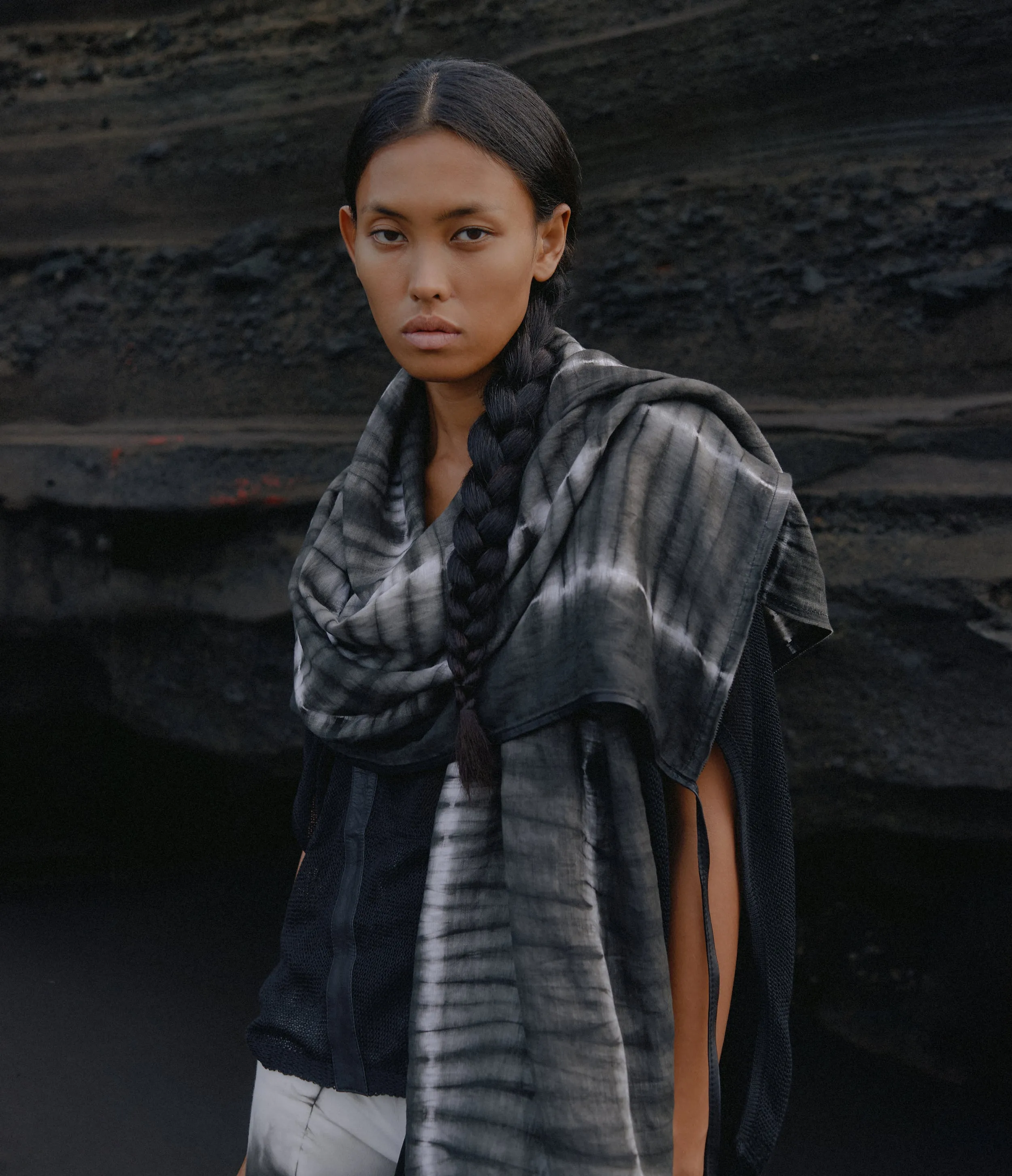 kaori linen scarf - ebony shima