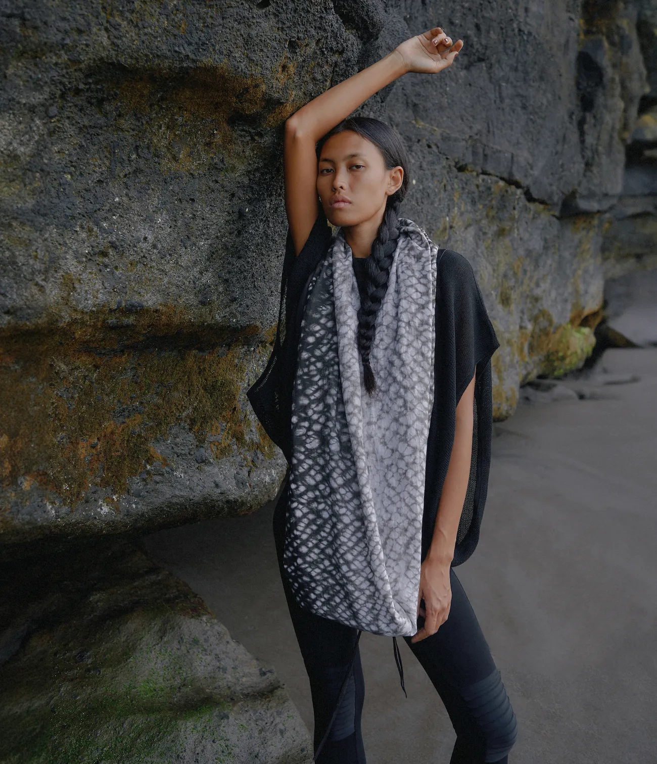 kaori linen scarf - ebony shima