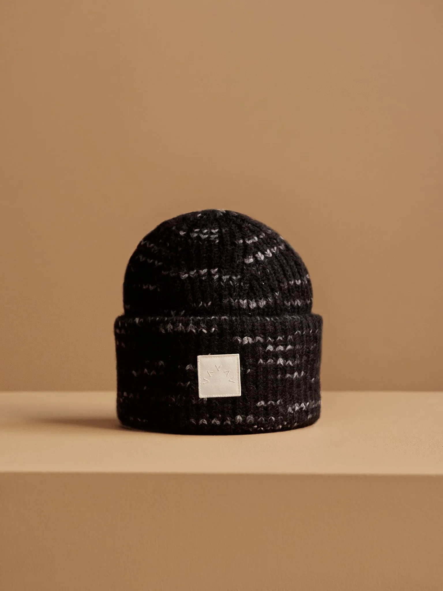 Varley Dale Beanie - Black/Cloud Dancer